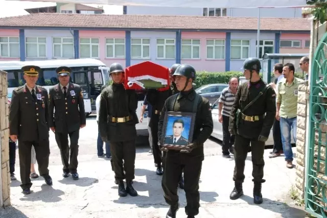 Emekli Tabip Albay Askeri Törenle Son Yolculuğa Uğurlandı Emekli Tabip Albay Askeri Törenle Son Yolculuğa Uğurlandı