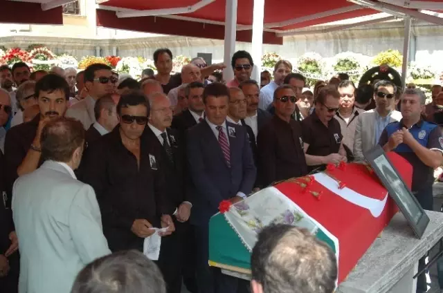 Çolpan İlhan Son Yolculuğuna Uğurlandı Çolpan İlhan Son Yolculuğuna Uğurlandı