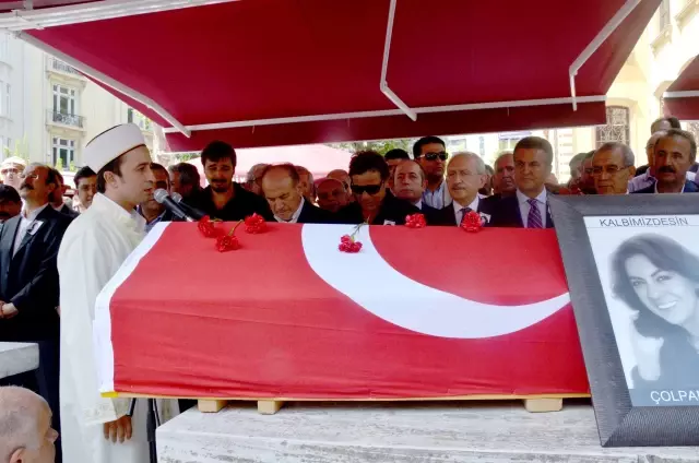 Çolpan İlhan, Son Yolculuğuna Uğurlandı Çolpan İlhan, Son Yolculuğuna Uğurlandı