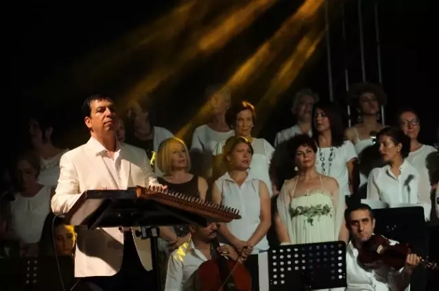 Çeşme Halk Eğitim'den Yaz Konseri Çeşme Halk Eğitim'den Yaz Konseri