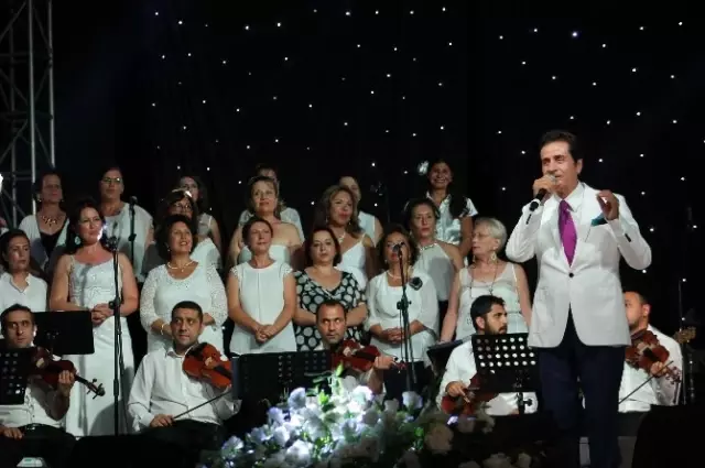 Çeşme Halk Eğitim'den Yaz Konseri Çeşme Halk Eğitim'den Yaz Konseri
