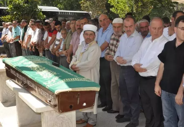 Denizli'deki Otobüs Kazasında Ölenler Toprağa Verildi