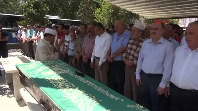Denizli'deki Otobüs Kazasında Ölenler Toprağa Verildi