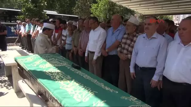 Denizli'deki Otobüs Kazasında Ölenler Toprağa Verildi