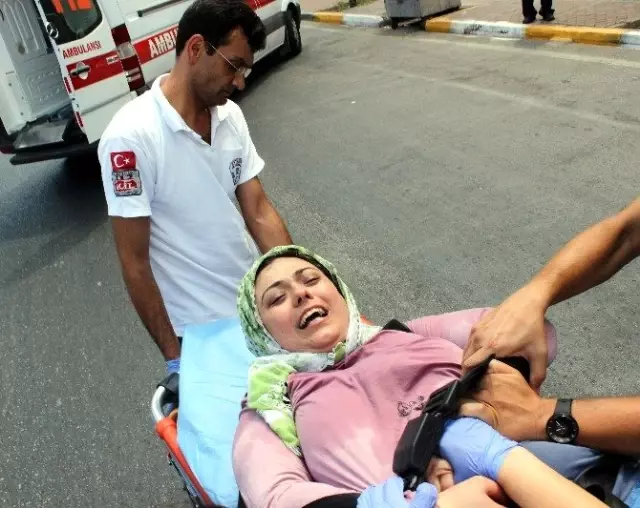 Annesinin Kucağından Düşen Bebek Minibüs Altında Kalıp