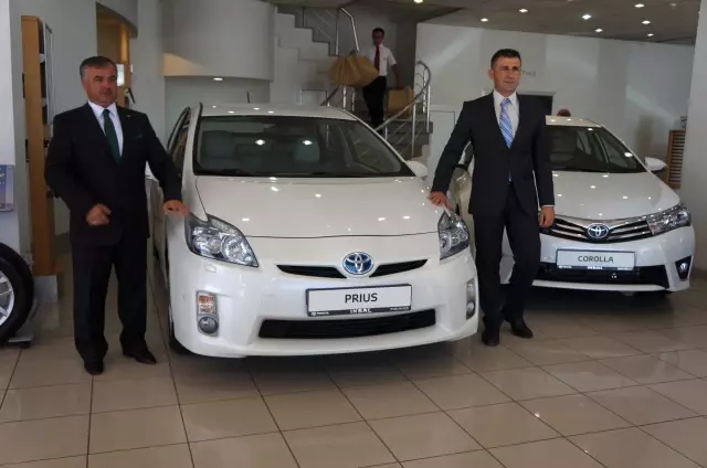 Hibrit Otomobillerini Erzurum'da Görücüye Çıkardı