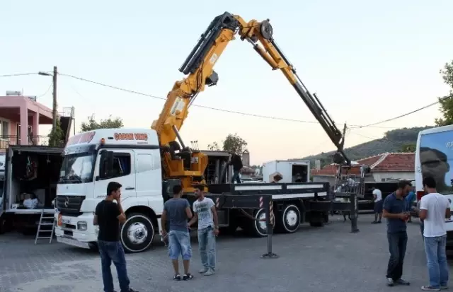 İlker Ayrık Hem Oynuyor Hem Yönetiyor İlker Ayrık Hem Oynuyor Hem Yönetiyor