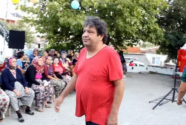 İlker Ayrık Hem Oynuyor Hem Yönetiyor İlker Ayrık Hem Oynuyor Hem Yönetiyor