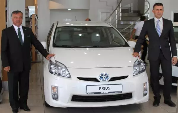 Toyota, Çevreci Hibrit Otomobili Tanıttı