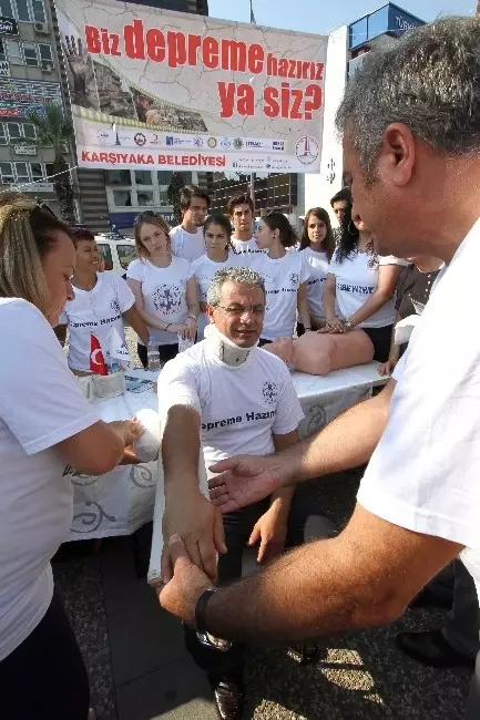 Karşıyaka 17 Ağustos'u Unutmadı Karşıyaka 17 Ağustos'u Unutmadı