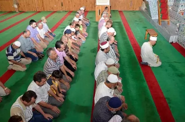 107 Yaşında, Cemaate Namaz Kıldırdı