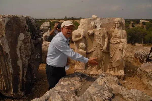 2 Bin Yıllık Tapınak Mezarı Kurtarma Kazısı