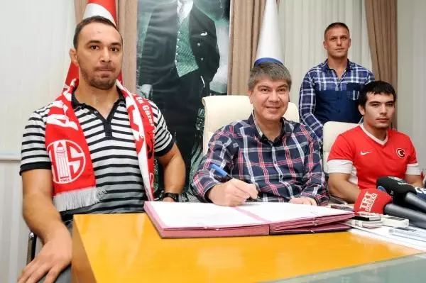 Ali Gürbüz, Antalya Büyükşehir ile Anlaştı Ali Gürbüz, Antalya Büyükşehir ile Anlaştı