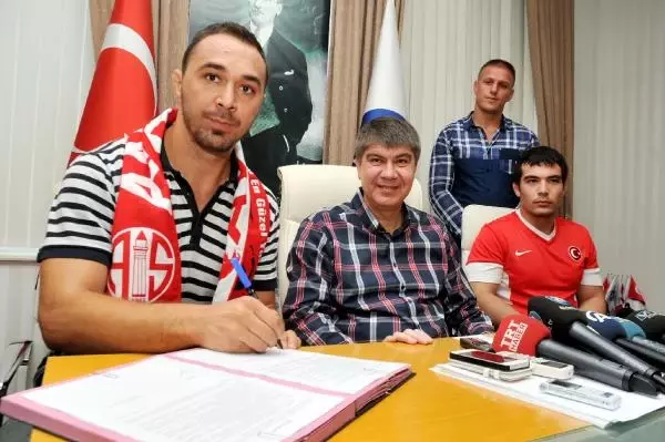 Ali Gürbüz, Antalya Büyükşehir ile Anlaştı Ali Gürbüz, Antalya Büyükşehir ile Anlaştı