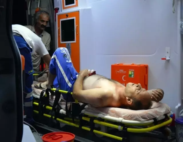 Bursa'da Kanlı Kavga: 2 Ölü, 3 Yaralı Bursa'da Kanlı Kavga: 2 Ölü, 3 Yaralı