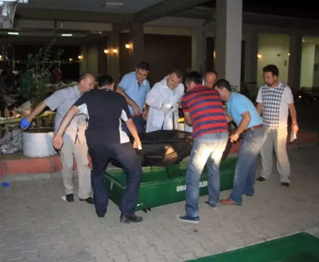 Bursa'da Kanlı Kavga: 2 Ölü, 3 Yaralı Bursa'da Kanlı Kavga: 2 Ölü, 3 Yaralı