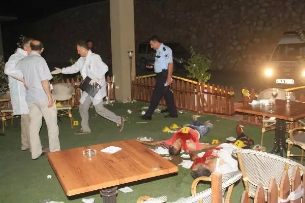 Kafeteryada Silahlı Kavga: 2 Ölü, 3 Yaralı Kafeteryada Silahlı Kavga: 2 Ölü, 3 Yaralı