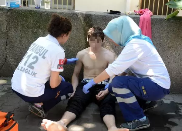 Uyuşturucu Madde Kullanan Çocuk Fenalaşınca Hastaneye Kaldırıldı Uyuşturucu Madde Kullanan Çocuk Fenalaşınca Hastaneye Kaldırıldı