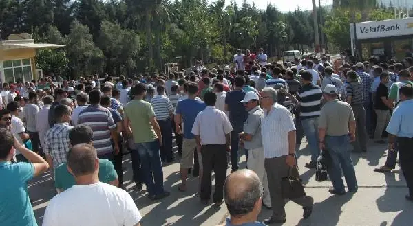 Milas'ta Özelleştirme Protestosu Yapıldı Milas'ta Özelleştirme Protestosu Yapıldı