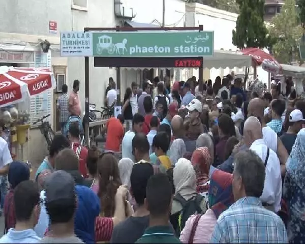 Faytoncular Eylem Hazırlığındaki Hayvanseverlere Yanıt Verdi Faytoncular Eylem Hazırlığındaki Hayvanseverlere Yanıt Verdi