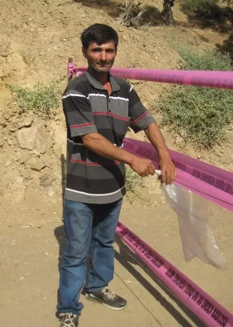 Kamulaştırma Bedelini Alamayınca Arazisinden Geçen Yolu Kapattı Kamulaştırma Bedelini Alamayınca Arazisinden Geçen Yolu Kapattı