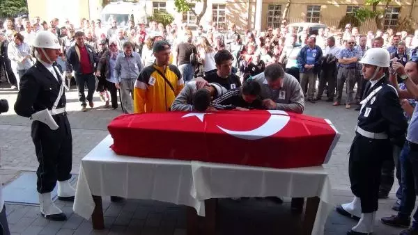 Şehit Polis Törenle Memleketine Uğurlandı Şehit Polis Törenle Memleketine Uğurlandı