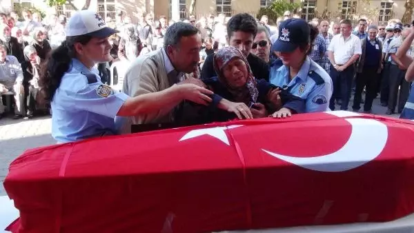 Şehit Polis Törenle Memleketine Uğurlandı Şehit Polis Törenle Memleketine Uğurlandı