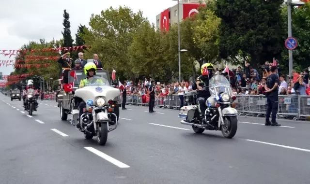 Vatan Caddesi'nde 30 Ağustos Coşkusu