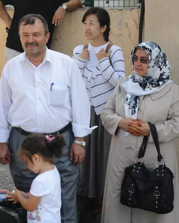 Koreli Leyla, Komiser Eşini Cezaevine Uğurladı Koreli Leyla, Komiser Eşini Cezaevine Uğurladı