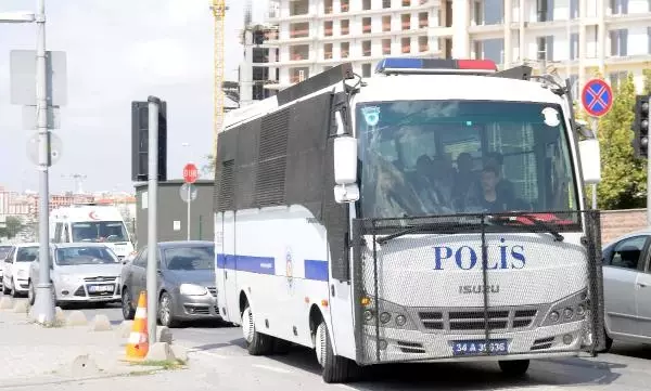 Koreli Leyla, Komiser Eşini Cezaevine Uğurladı Koreli Leyla, Komiser Eşini Cezaevine Uğurladı