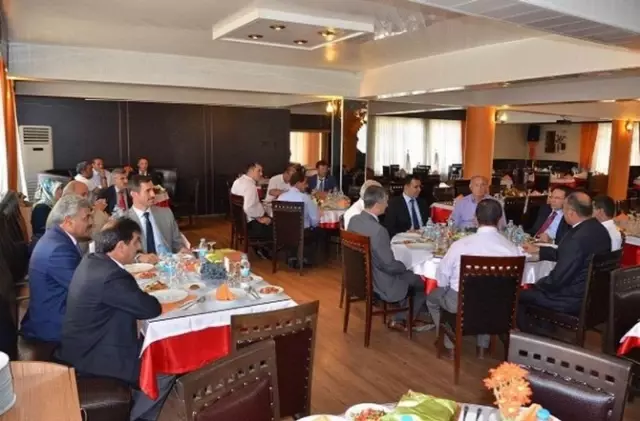 Vali Akdemir İl Genel Meclis Üyeleri ile Yapılan Çalışmaları Değerlendirdi Vali Akdemir İl Genel Meclis Üyeleri ile Yapılan Çalışmaları Değerlendirdi