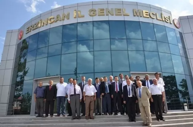 Vali Akdemir İl Genel Meclis Üyeleri ile Yapılan Çalışmaları Değerlendirdi Vali Akdemir İl Genel Meclis Üyeleri ile Yapılan Çalışmaları Değerlendirdi