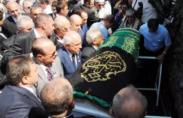 TBMM Üstün Hizmet Ödülü Sahibi İş Adamı Özer Toprağa Verildi