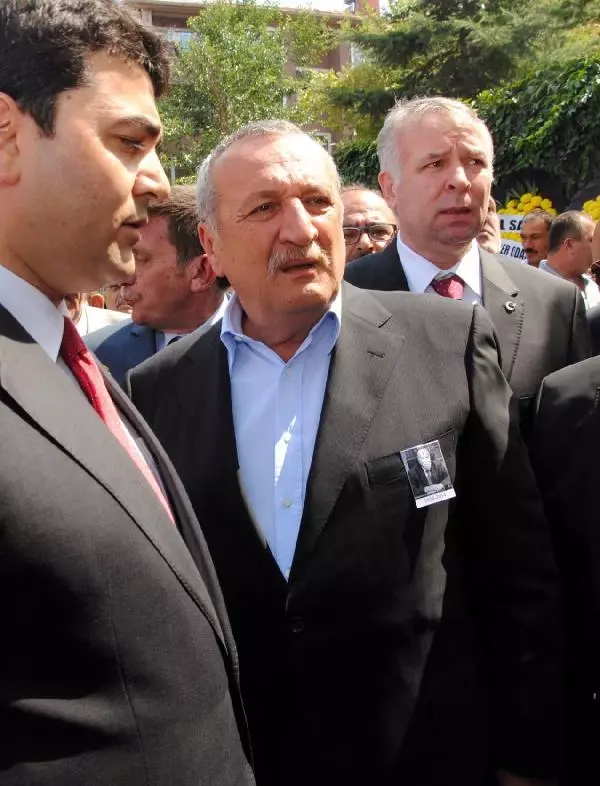 TBMM Üstün Hizmet Ödülü Sahibi İş Adamı Özer Toprağa Verildi