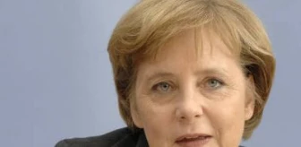 Merkel, Irak Yeni Başbakanı El-İbadi'yi Tebrik Etti