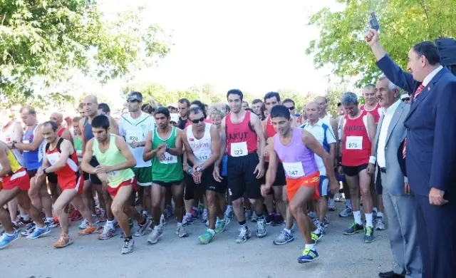 Atletler Zorlu Maratonda Ter Dökecek Atletler Zorlu Maratonda Ter Dökecek