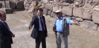 Erzincan Valisi Akdemir, Altıntepe kazı alanında incelemelerde bulundu