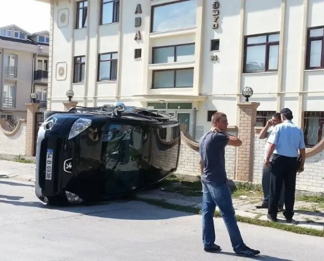 Serdivan'da Otomobil Traktörle Çarpıştı: Bir Yaralı Serdivan'da Otomobil Traktörle Çarpıştı: Bir Yaralı