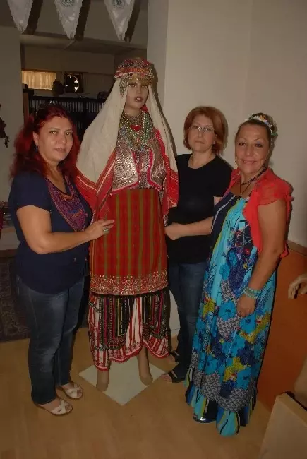 El Ele Verip Birlikte Yürüyecekler