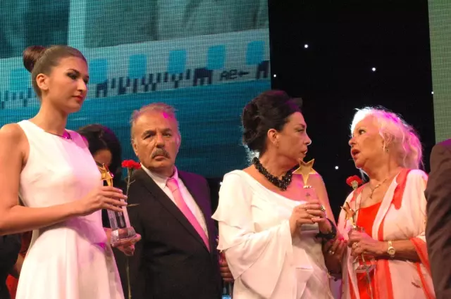 21. Altın Koza Film Festivali'ne Görkemli Açılış 21. Altın Koza Film Festivali'ne Görkemli Açılış