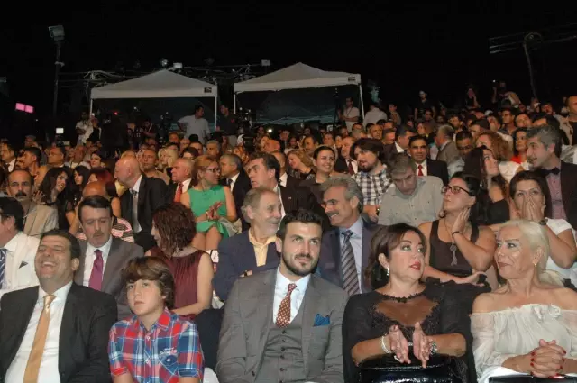 21. Altın Koza Film Festivali'ne Görkemli Açılış 21. Altın Koza Film Festivali'ne Görkemli Açılış