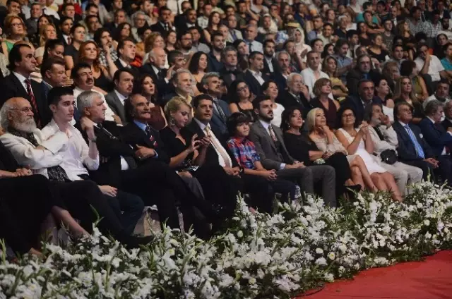Türk Sinemasının 100. Yıl Emek Ödülleri Sahiplerini Buldu Türk Sinemasının 100. Yıl Emek Ödülleri Sahiplerini Buldu