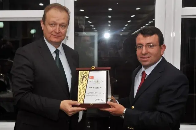 Gümüşhane'de Vali Yardımcılarına Veda Yemeği Gümüşhane'de Vali Yardımcılarına Veda Yemeği