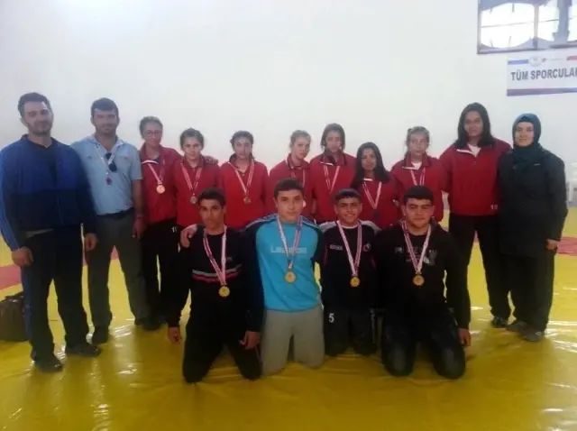 Korkuteli Güreş Eğitim Merkezi'nin Sporcu Sayısı 40 Oldu Korkuteli Güreş Eğitim Merkezi'nin Sporcu Sayısı 40 Oldu
