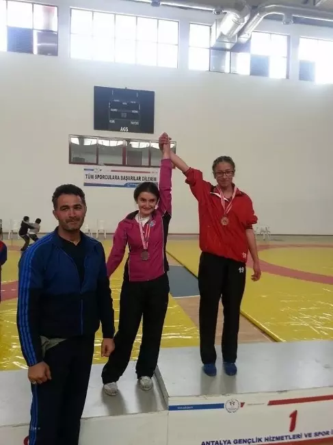 Korkuteli Güreş Eğitim Merkezi'nin Sporcu Sayısı 40 Oldu Korkuteli Güreş Eğitim Merkezi'nin Sporcu Sayısı 40 Oldu
