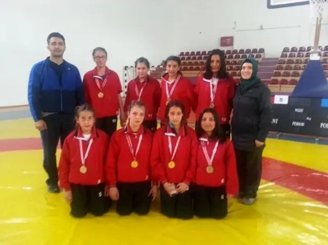 Korkuteli Güreş Eğitim Merkezi'nin Sporcu Sayısı 40 Oldu Korkuteli Güreş Eğitim Merkezi'nin Sporcu Sayısı 40 Oldu