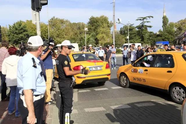 Taksiciler, 'Çağrı Merkezi' Projesini Protesto Etti Taksiciler, 'Çağrı Merkezi' Projesini Protesto Etti