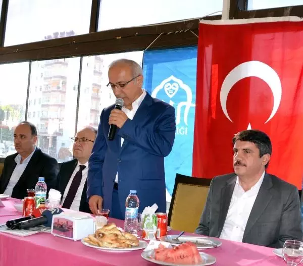 Bakan Elvan: Okul Yakmakla, Taş Atmakla Bir Yere Varamayız Bakan Elvan: Okul Yakmakla, Taş Atmakla Bir Yere Varamayız