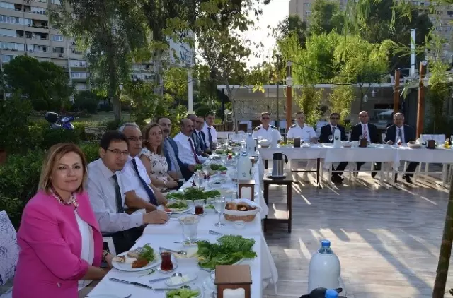Karşıyaka Protokolü Madde Bağımlılığının Tehlikesini Konuştu Karşıyaka Protokolü Madde Bağımlılığının Tehlikesini Konuştu