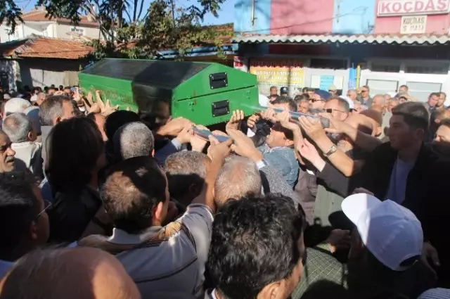Yangında Ölen Anne ve 3 Çocuğu Toprağa Verildi